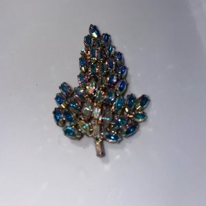 VINTAGE BROOCH